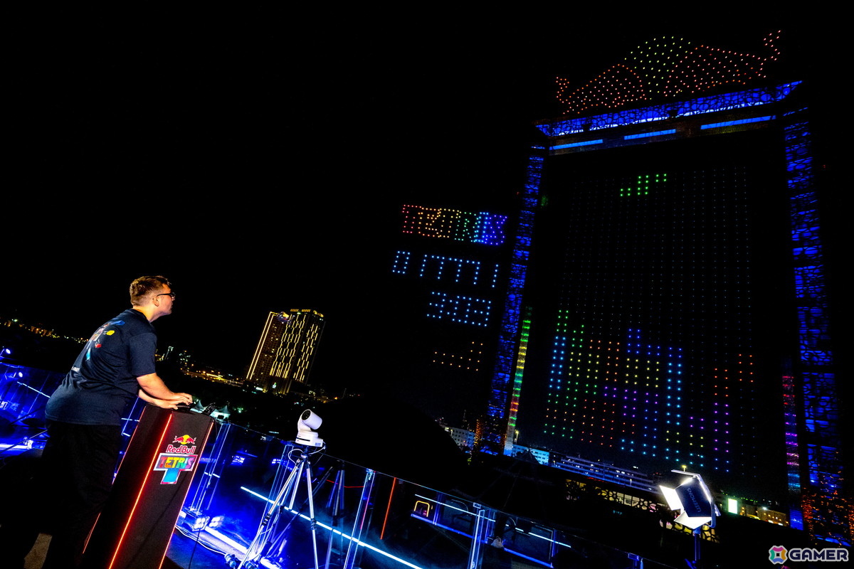 ドバイ・フレームが2,000機以上のドローンでゲーム画面に！世界初の