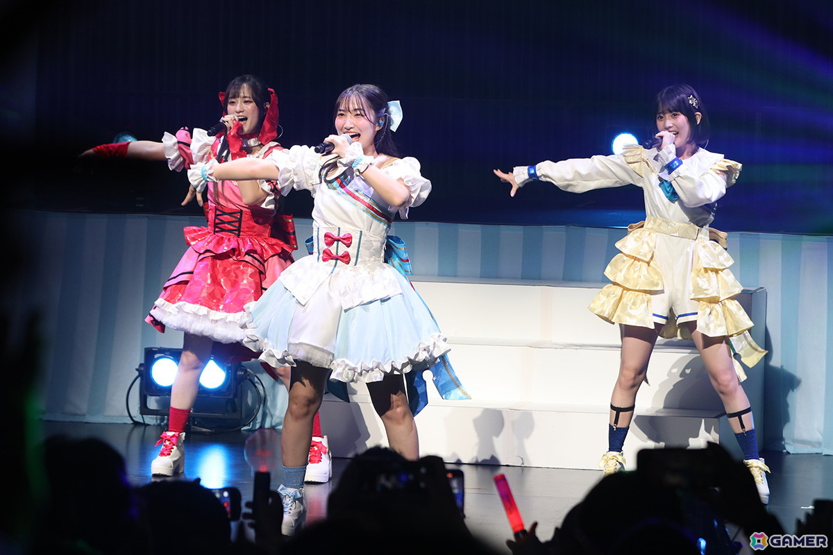 葵あずささん、藤本侑里さん、橘杏咲さんが計14曲を熱唱したプリン