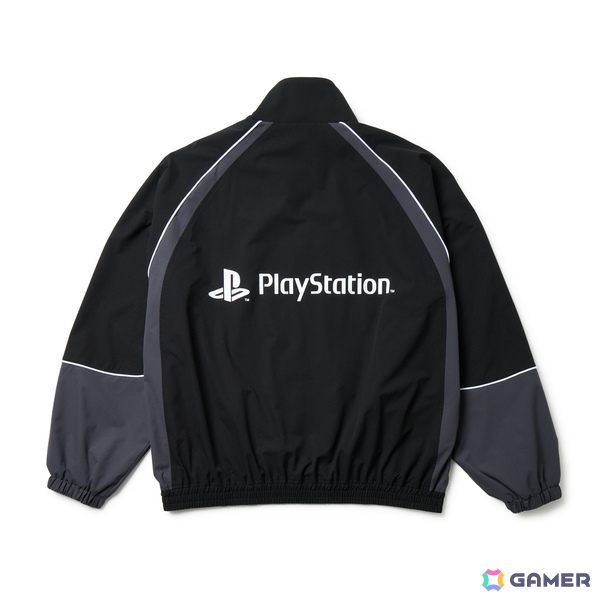 PlayStationとニューエラの初となるコラボコレクションが2026年1月8日に発売!ロゴや△〇×□マークがデザインされたアパレルやバッグなどを展開の画像
