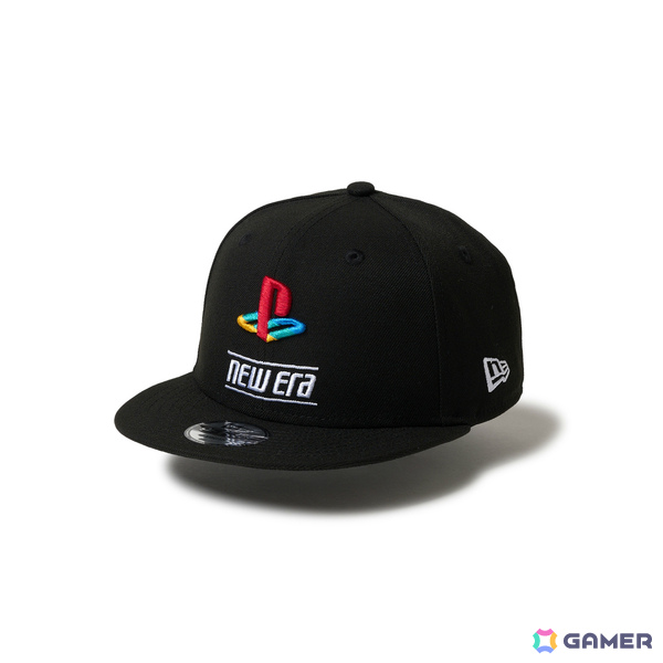 PlayStationとニューエラの初となるコラボコレクションが2026年1月8日に発売!ロゴや△〇×□マークがデザインされたアパレルやバッグなどを展開の画像