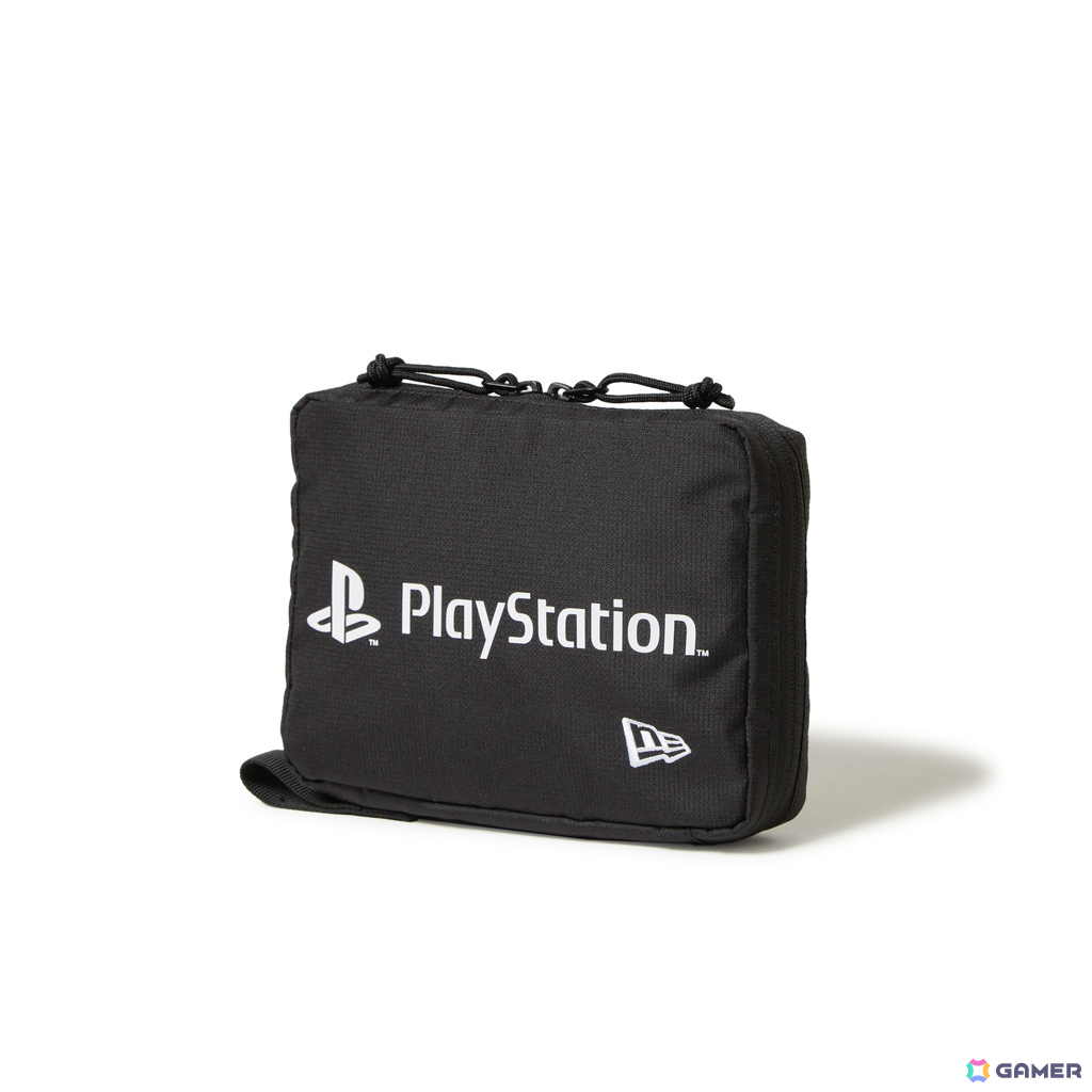 PlayStationとニューエラの初となるコラボコレクションが2026年1月8日に発売!ロゴや△〇×□マークがデザインされたアパレルやバッグなどを展開の画像