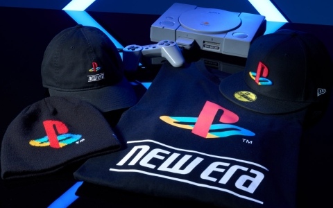 PlayStationとニューエラの初となるコラボコレクションが2026年1月8日に発売！ロゴや△〇×□マークがデザインされたアパレルやバッグなどを展開