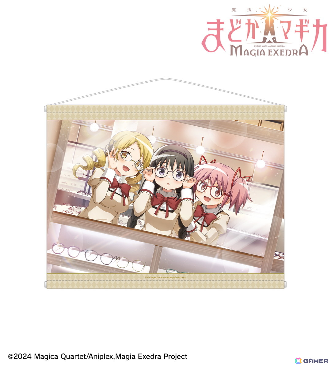 「魔法少女まどか☆マギカ Magia Exedra」のホログラム缶バッジやマルチデスクマットなど8種のグッズが「AMNIBUS」にて受注開始！の画像