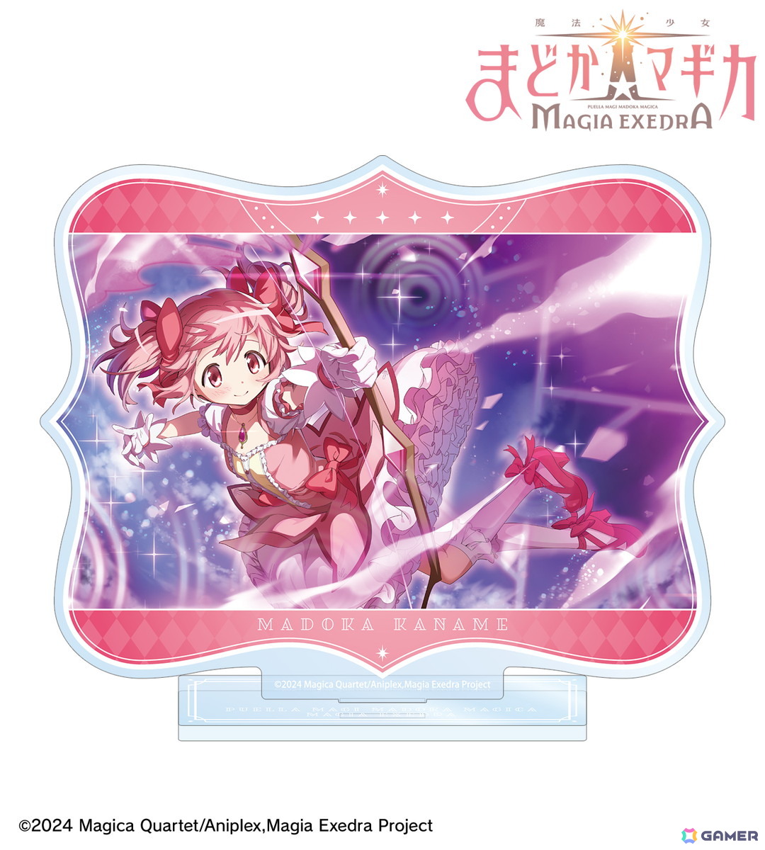 「魔法少女まどか☆マギカ Magia Exedra」のホログラム缶バッジやマルチデスクマットなど8種のグッズが「AMNIBUS」にて受注開始！の画像