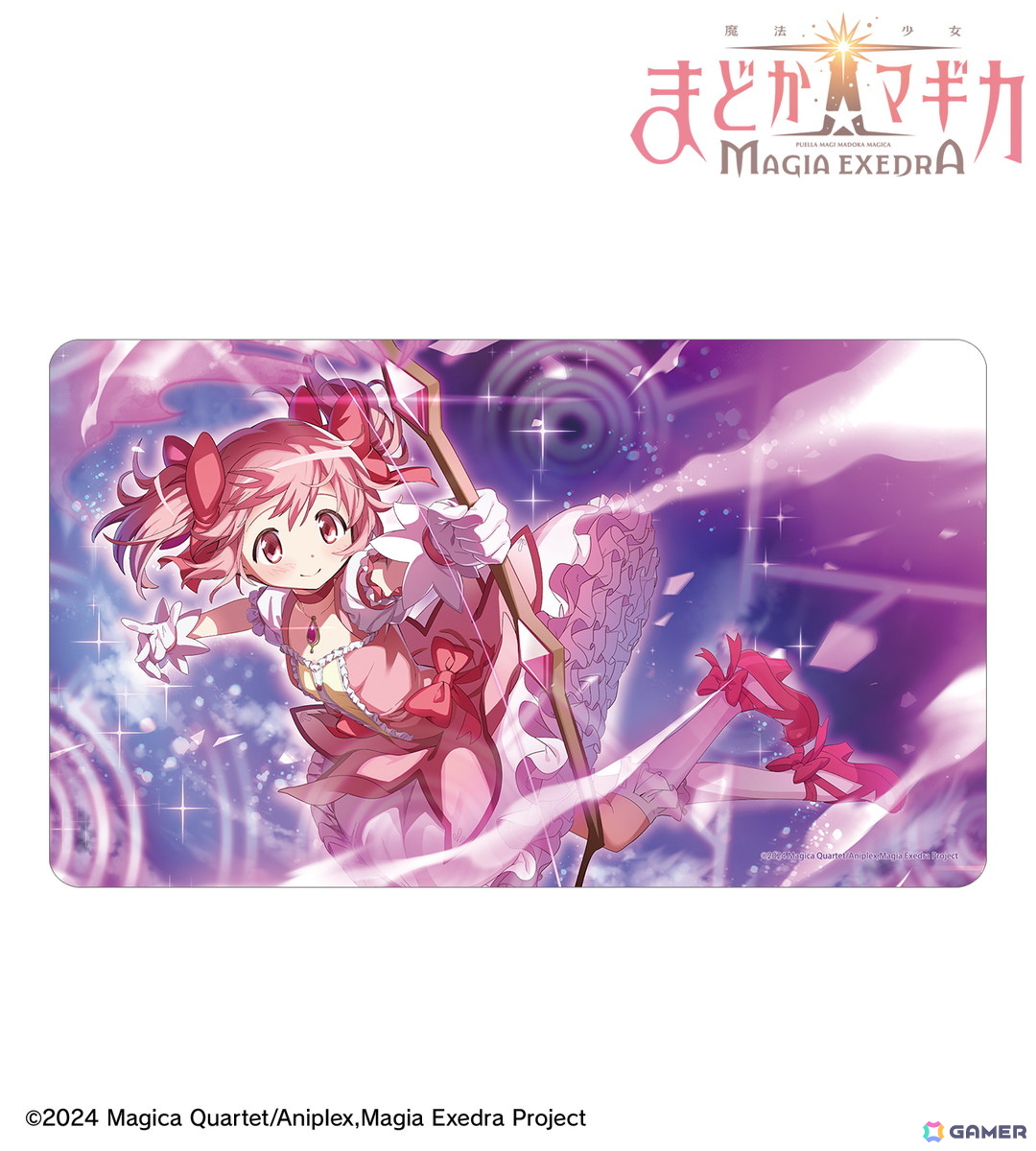 「魔法少女まどか☆マギカ Magia Exedra」のホログラム缶バッジやマルチデスクマットなど8種のグッズが「AMNIBUS」にて受注開始！の画像