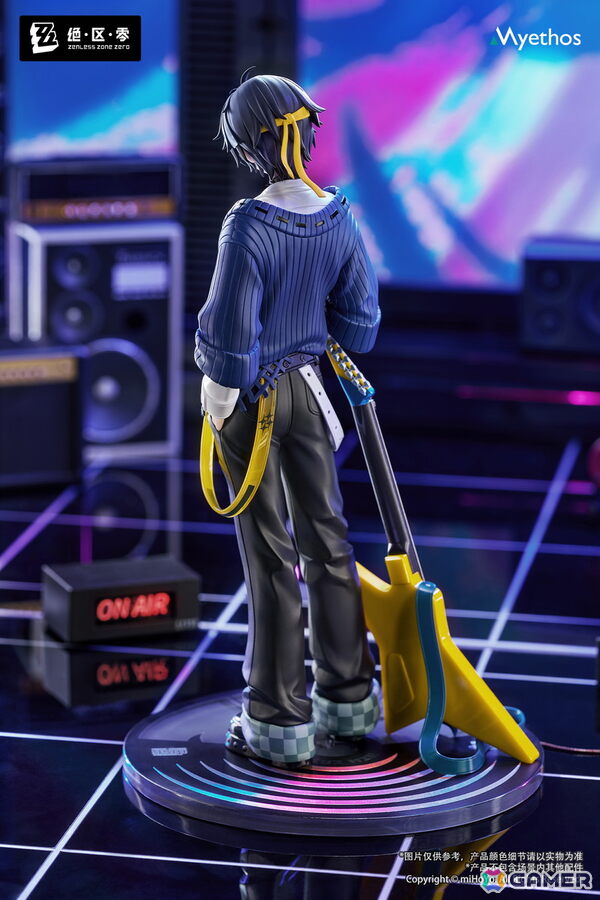 「ゼンレスゾーンゼロ」クールな浅羽悠真が1/8スケールフィギュアで登場！台座に刻まれたレーザー模様は色とりどりのきらめきを演出の画像3