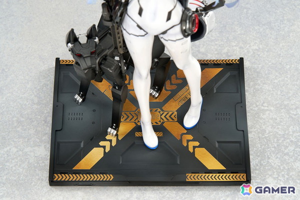 「ドルフロ」416がスキン・真夜中の福音の姿でフィギュア化！スタイリッシュなパイロットスーツが肢体ラインを美しく際立たせるの画像9