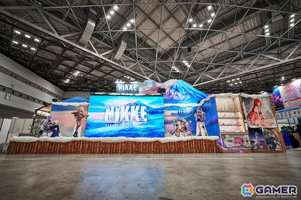 「勝利の女神：NIKKE」コミケ107のレポートが公開！物販やディレクター ユ・ヒュンソク氏の来日、“痛バッグ”の展示など多彩な企画で大盛況の画像2