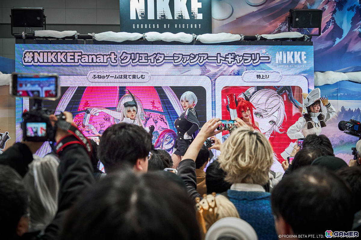「勝利の女神：NIKKE」コミケ107のレポートが公開！物販やディレクター ユ・ヒュンソク氏の来日、“痛バッグ”の展示など多彩な企画で大盛況の画像