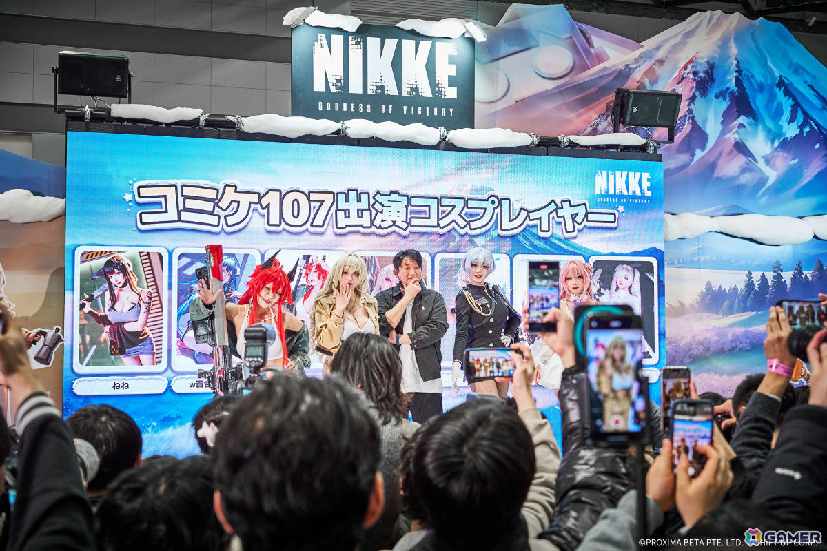 「勝利の女神：NIKKE」コミケ107のレポートが公開！物販やディレクター ユ・ヒュンソク氏の来日、“痛バッグ”の展示など多彩な企画で大盛況の画像