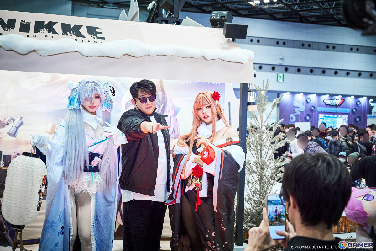 「勝利の女神：NIKKE」コミケ107のレポートが公開！物販やディレクター ユ・ヒュンソク氏の来日、“痛バッグ”の展示など多彩な企画で大盛況の画像