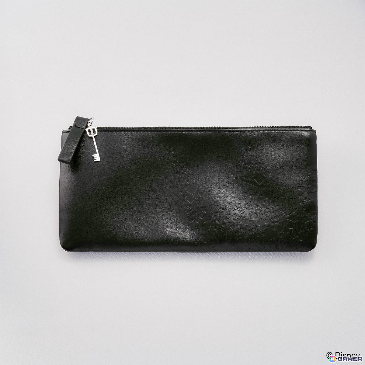 「キングダム ハーツ ステーショナリー」キーブレードのチャーム付き名刺ケースやステンドグラスの美麗イラストが映える下敷きなどが登場！の画像