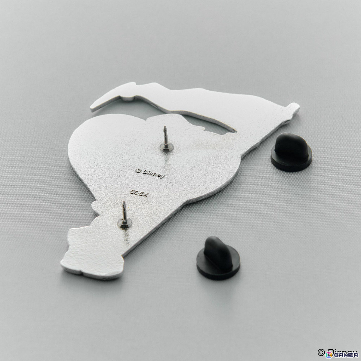 「キングダム ハーツ ステーショナリー」キーブレードのチャーム付き名刺ケースやステンドグラスの美麗イラストが映える下敷きなどが登場！の画像