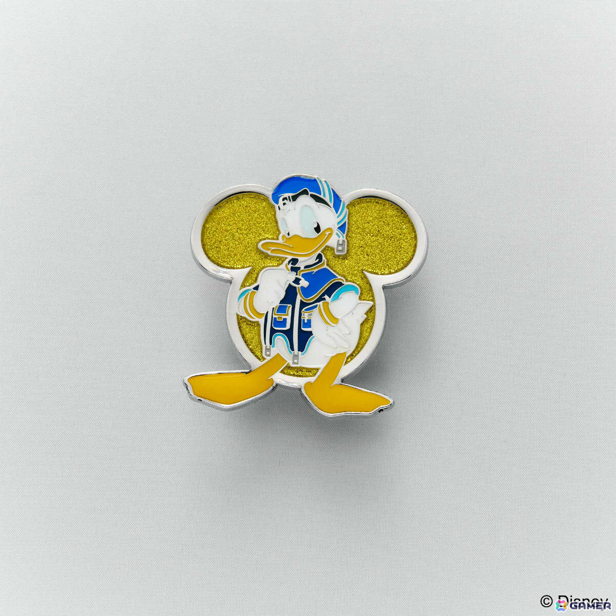 「キングダム ハーツ ステーショナリー」キーブレードのチャーム付き名刺ケースやステンドグラスの美麗イラストが映える下敷きなどが登場！の画像