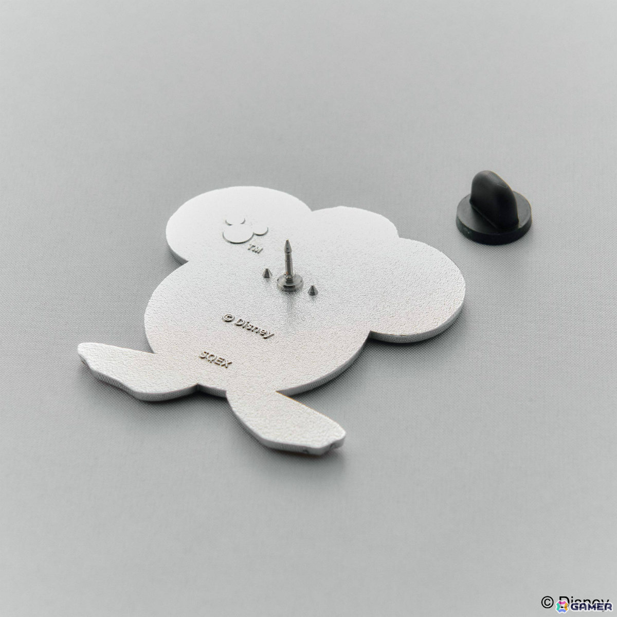 「キングダム ハーツ ステーショナリー」キーブレードのチャーム付き名刺ケースやステンドグラスの美麗イラストが映える下敷きなどが登場！の画像