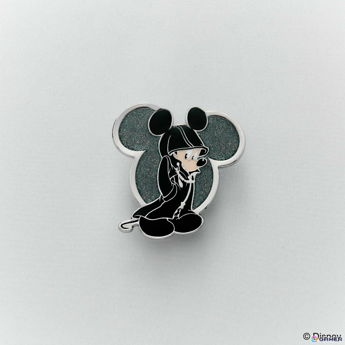 「キングダム ハーツ ステーショナリー」キーブレードのチャーム付き名刺ケースやステンドグラスの美麗イラストが映える下敷きなどが登場！の画像