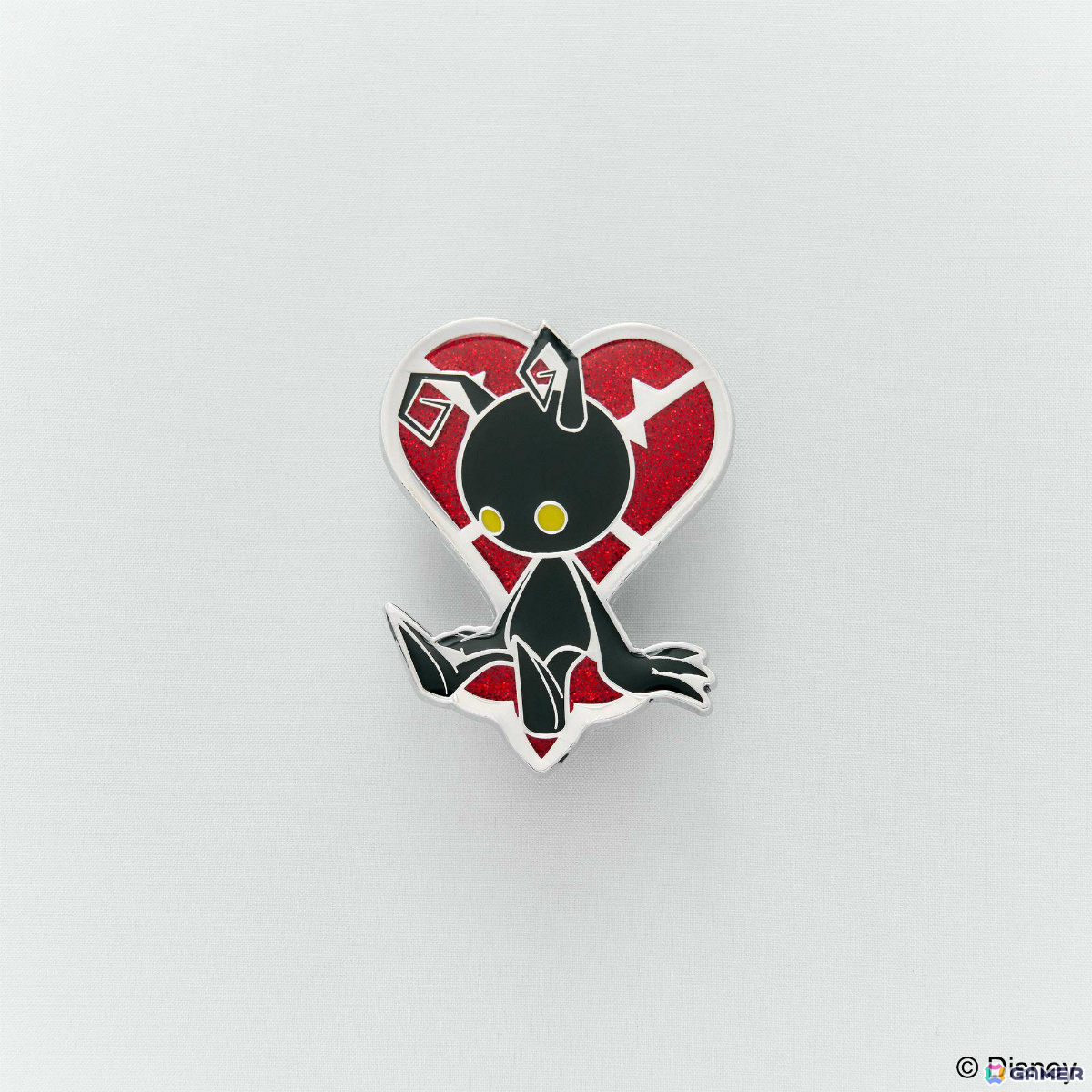 「キングダム ハーツ ステーショナリー」キーブレードのチャーム付き名刺ケースやステンドグラスの美麗イラストが映える下敷きなどが登場！の画像