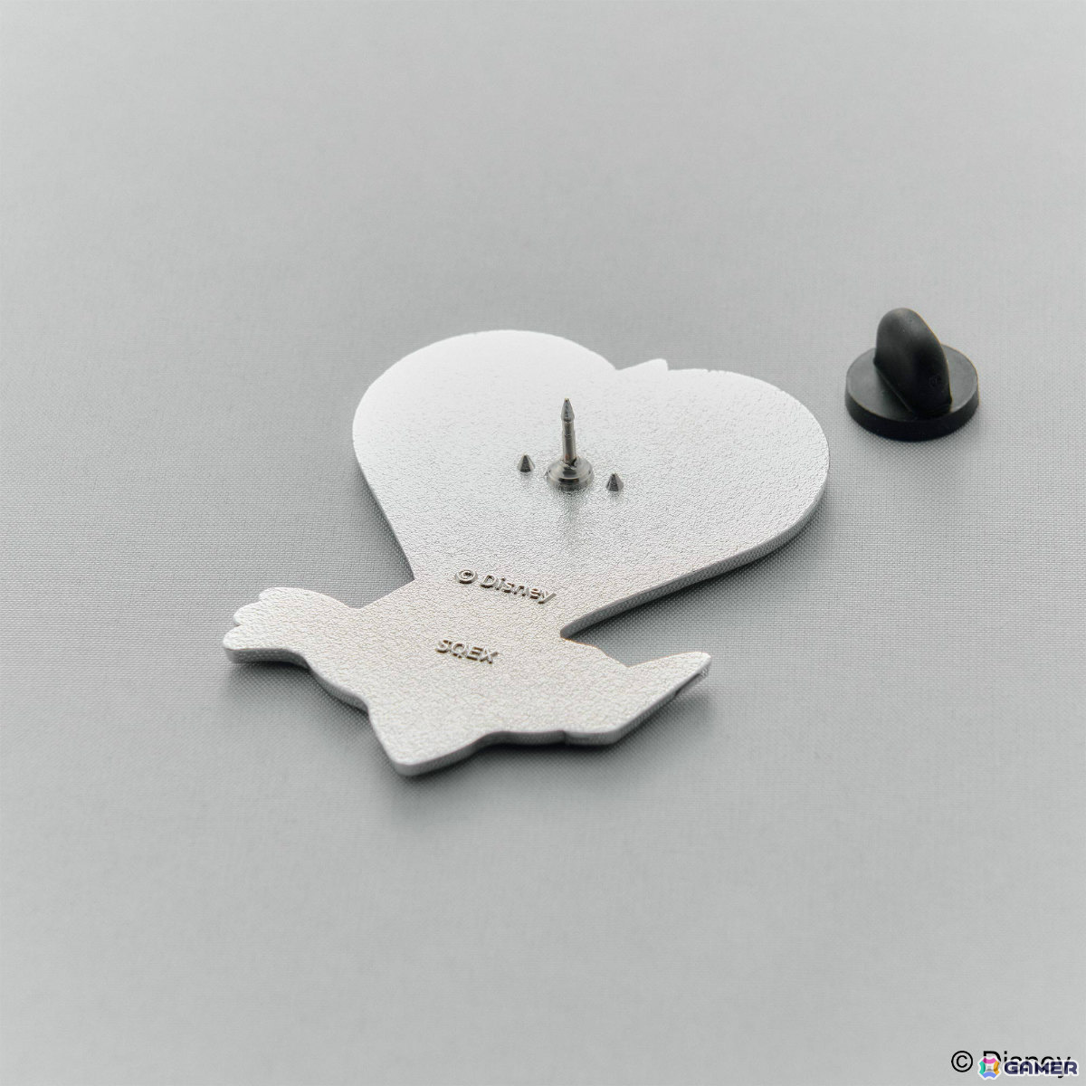 「キングダム ハーツ ステーショナリー」キーブレードのチャーム付き名刺ケースやステンドグラスの美麗イラストが映える下敷きなどが登場！の画像