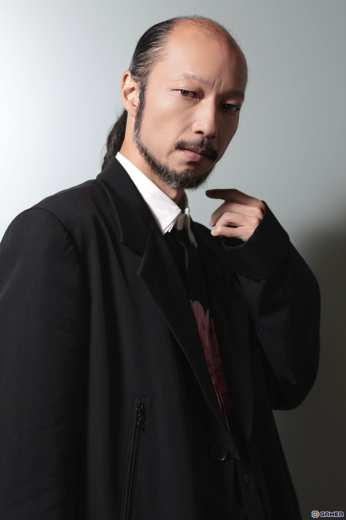 PS Plusの新CM「出会いの数だけ、心がうごく。」が公開！映画「8番出口」で“おじさん”を演じた河内大和さんが“無表情な男”として出演の画像