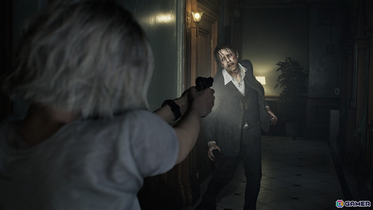 カメラ視点の比較ショット。三人称視点でのプレイ画面