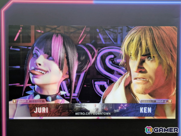 「スト6」オンリーショップレポート:ゲームフェイス機能を模したフォトスポットでは壁面に各ファイターの表情一覧が掲示!角度によってはイラストが変化の画像