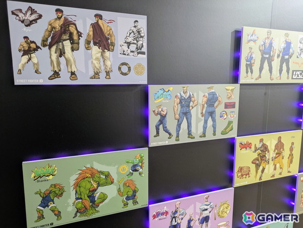 「スト6」オンリーショップレポート：ゲームフェイス機能を模したフォトスポットでは壁面に各ファイターの表情一覧が掲示！角度によってはイラストが変化の画像13