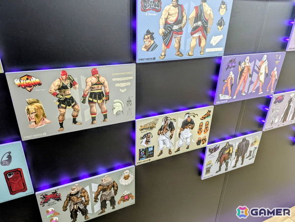 「スト6」オンリーショップレポート：ゲームフェイス機能を模したフォトスポットでは壁面に各ファイターの表情一覧が掲示！角度によってはイラストが変化の画像15