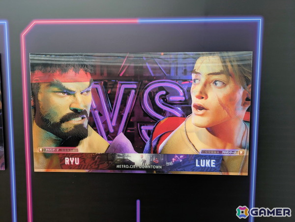 「スト6」オンリーショップレポート:ゲームフェイス機能を模したフォトスポットでは壁面に各ファイターの表情一覧が掲示!角度によってはイラストが変化の画像