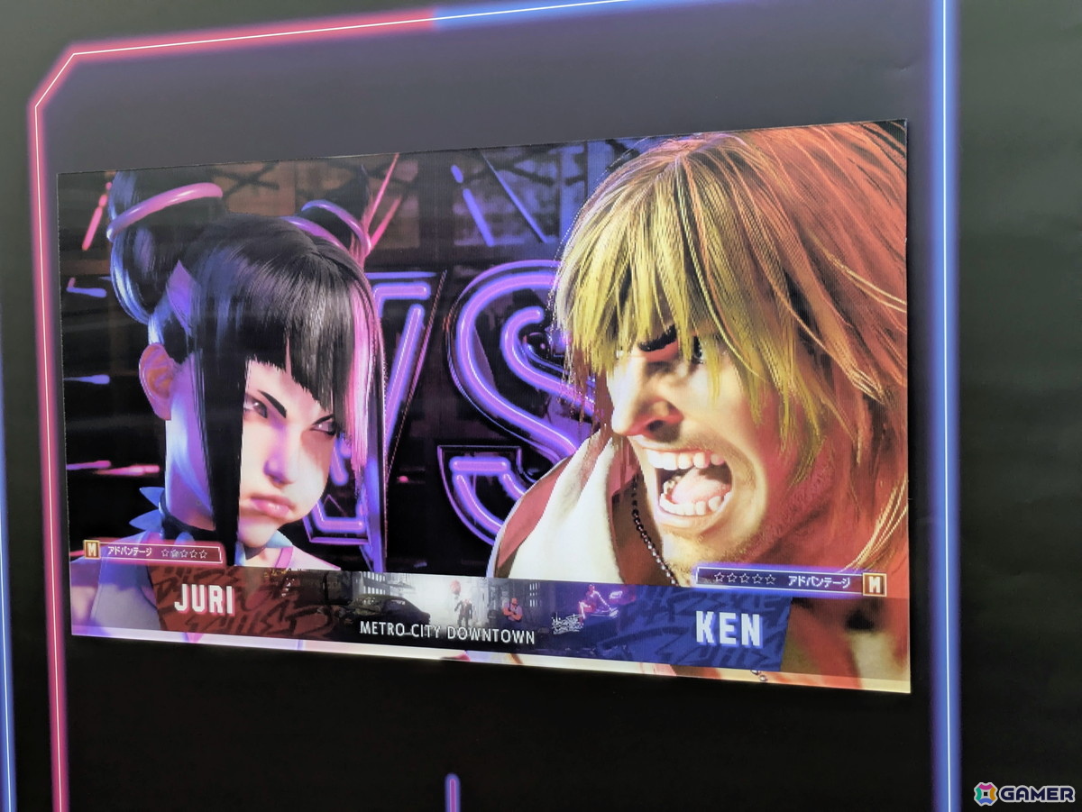 「スト6」オンリーショップレポート：ゲームフェイス機能を模したフォトスポットでは壁面に各ファイターの表情一覧が掲示！角度によってはイラストが変化の画像10