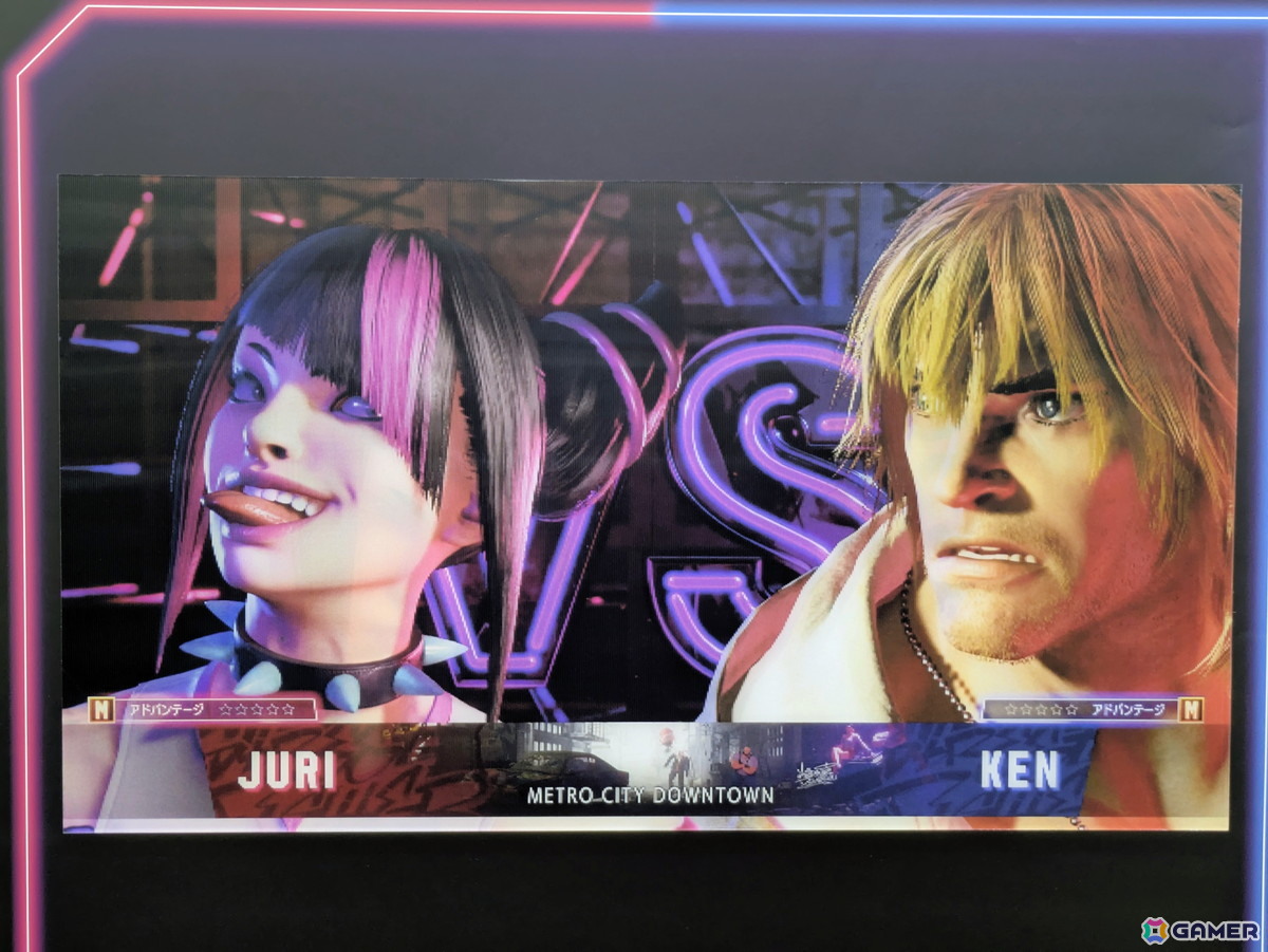 「スト6」オンリーショップレポート：ゲームフェイス機能を模したフォトスポットでは壁面に各ファイターの表情一覧が掲示！角度によってはイラストが変化の画像11