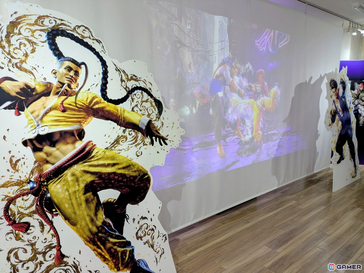 「スト6」オンリーショップレポート:ゲームフェイス機能を模したフォトスポットでは壁面に各ファイターの表情一覧が掲示!角度によってはイラストが変化の画像