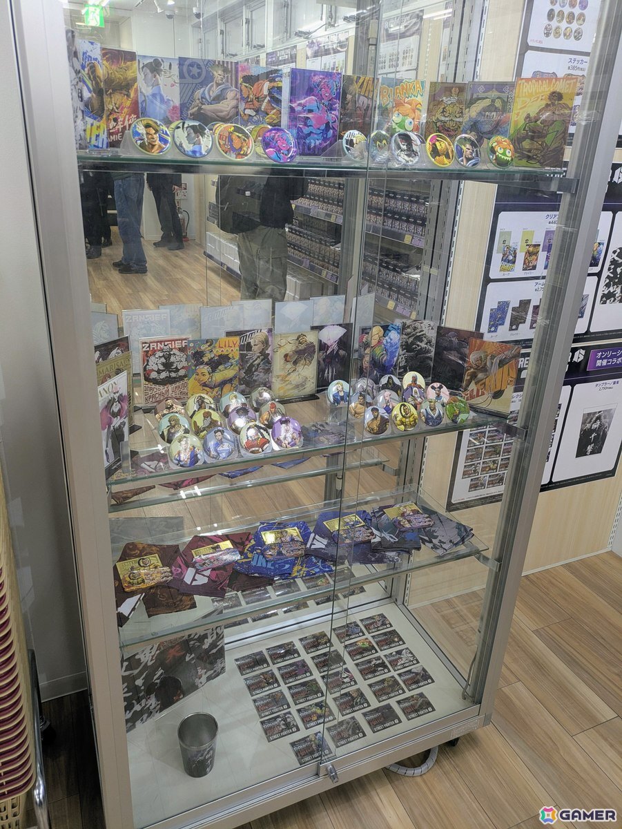 「スト6」オンリーショップレポート:ゲームフェイス機能を模したフォトスポットでは壁面に各ファイターの表情一覧が掲示!角度によってはイラストが変化の画像