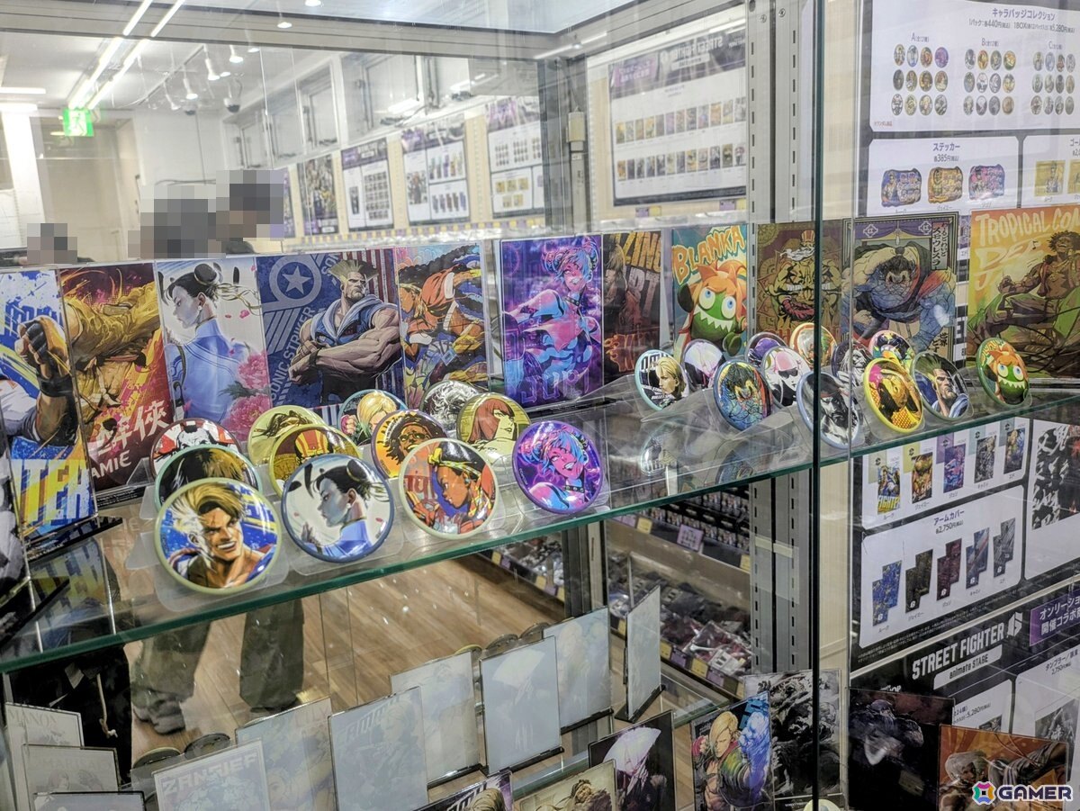 「スト6」オンリーショップレポート:ゲームフェイス機能を模したフォトスポットでは壁面に各ファイターの表情一覧が掲示!角度によってはイラストが変化の画像