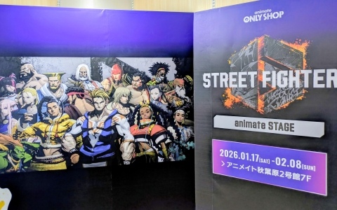 「スト6」オンリーショップレポート：ゲームフェイス機能を模したフォトスポットでは壁面に各ファイターの表情一覧が掲示！角度によってはイラストが変化