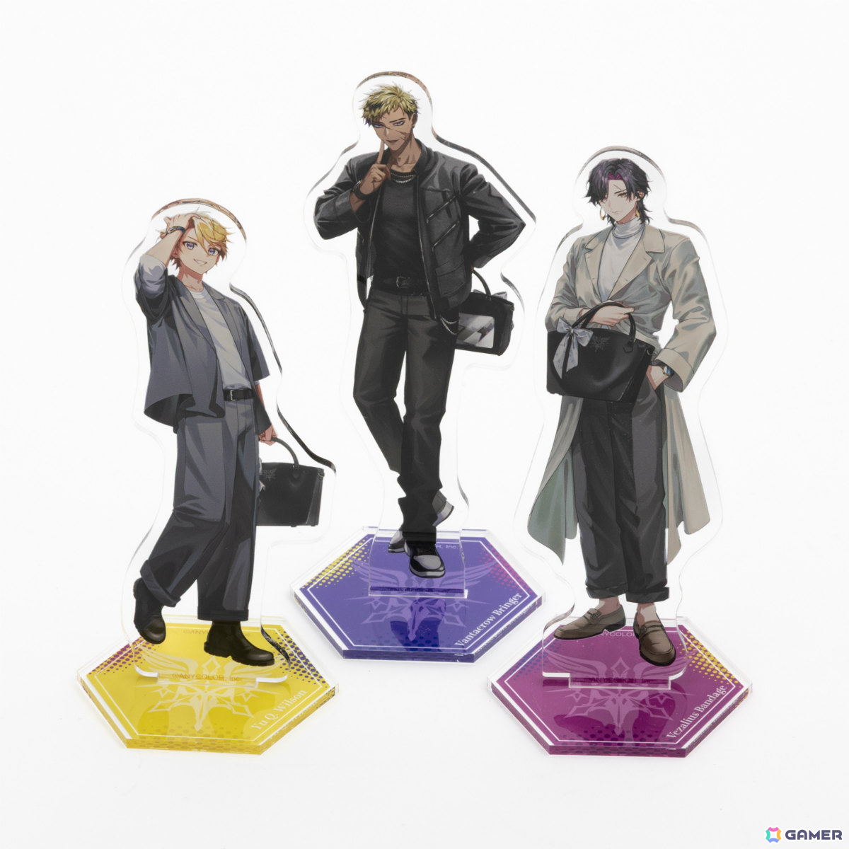 NIJISANJI EN所属ユニット・KrisisとSuperGroupiesのコラボグッズが登場！3人をモチーフにしたバッグや腕時計など全13種がラインナップの画像