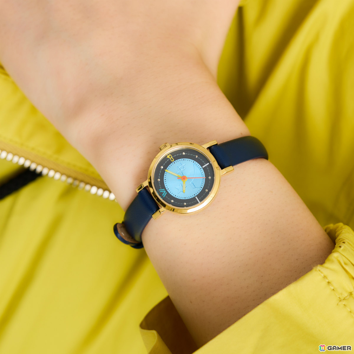 NIJISANJI EN所属ユニット・KrisisとSuperGroupiesのコラボグッズが登場！3人をモチーフにしたバッグや腕時計など全13種がラインナップの画像