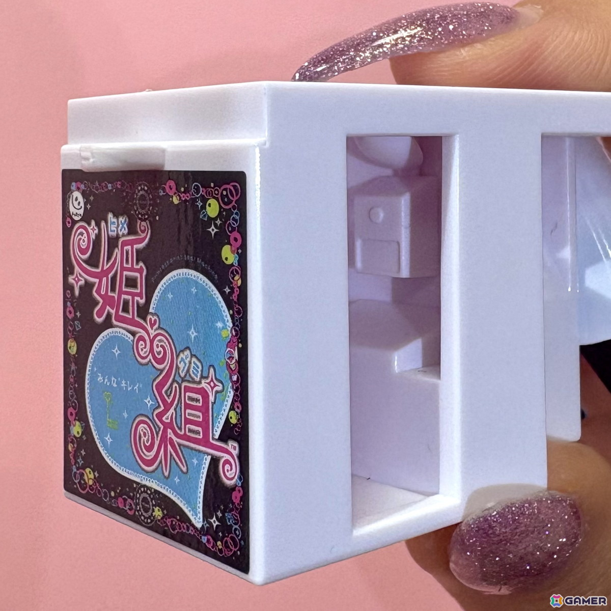 「プリント倶楽部」や「花鳥風月」など懐かしの平成プリクラを再現した「平成プリ　ミニチュアチャーム」が2026年1月4週目よりガシャポンにて順次発売！の画像