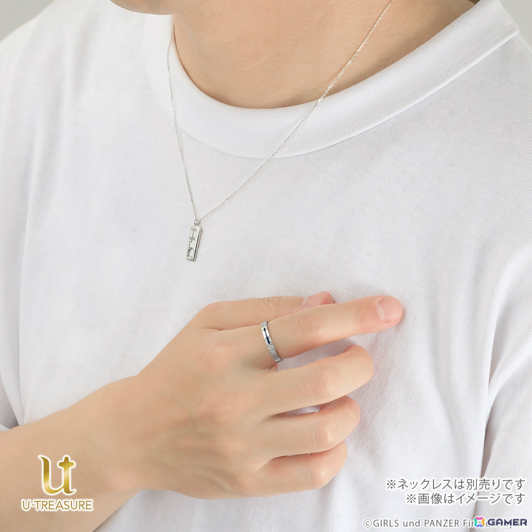 同時発売のネックレスと併せての着用イメージ