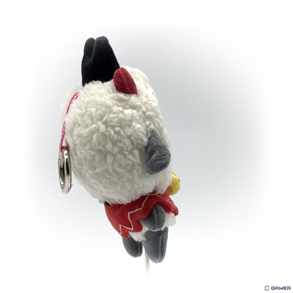 「Cult ofthe Lamb」（カルトオブザラム）より子羊や山羊のぬいぐるみキーホルダーが9月下旬に発売！ゲーム内ビジュアルを忠実に再現の画像3