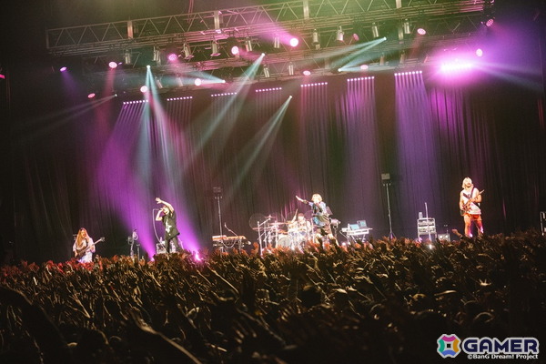 約4年ぶりとなるRAISE A SUILEN×Fear, and Loathing in Las Vegasツーマンライブ「Drown Out the Noise」が開催！の画像3