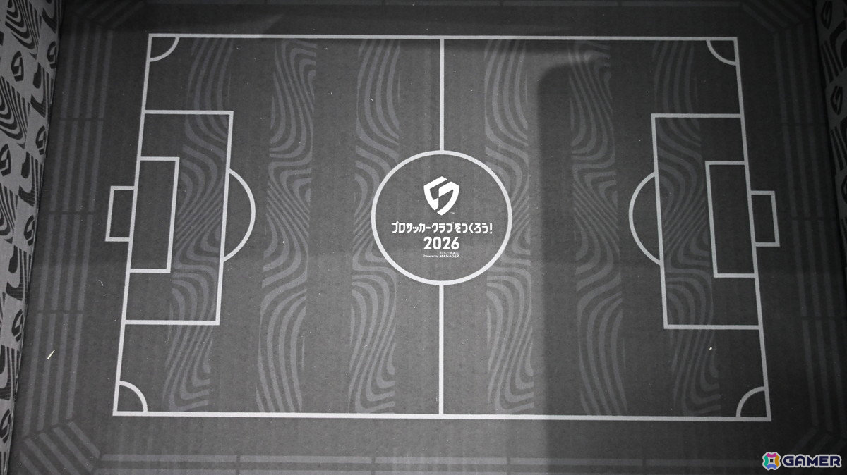 「プロサッカークラブをつくろう！2026」配信開始に合わせてメディアキットが到着！初代パッケージやユニフォームなど「サカつく」らしいアイテムにの画像