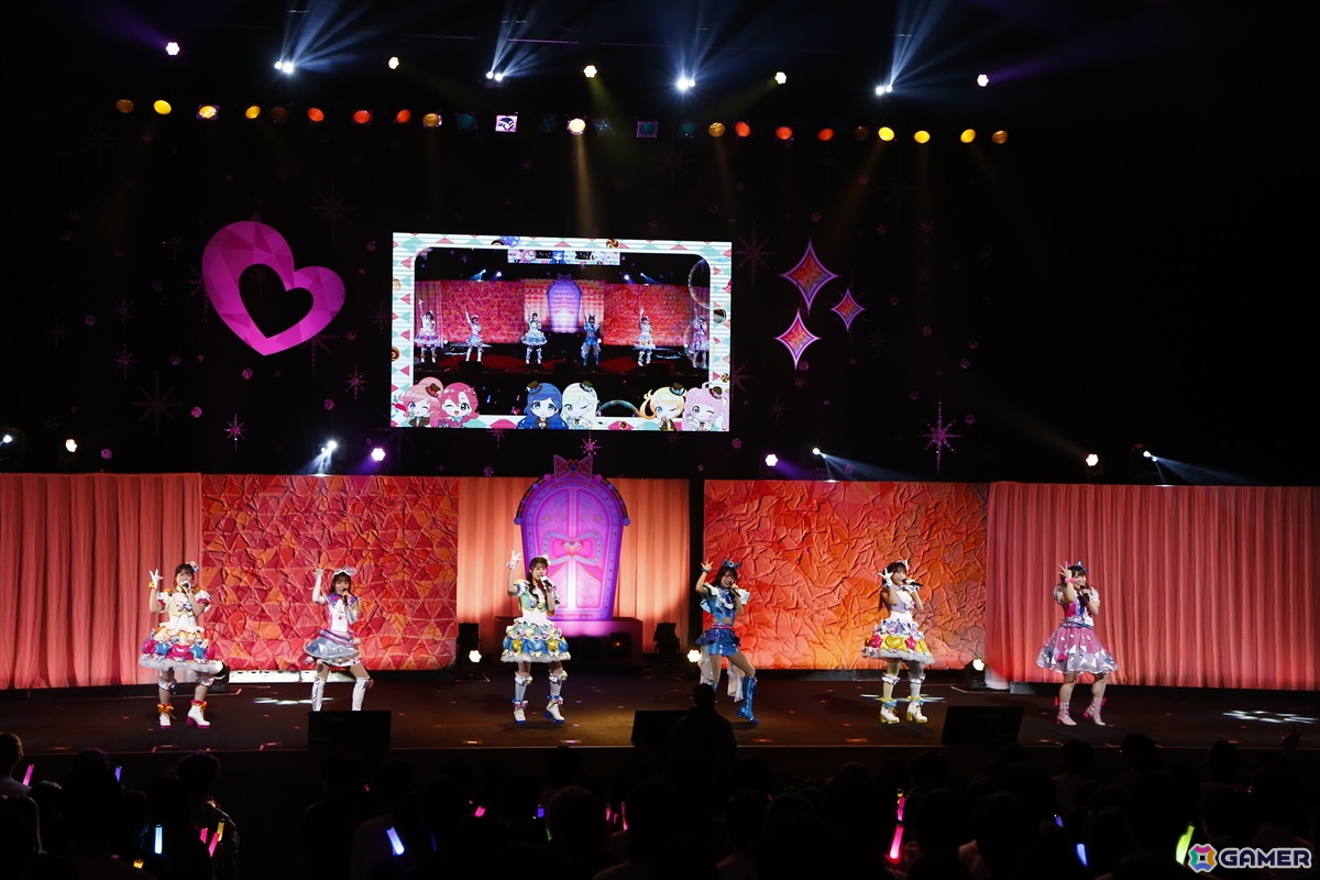 「ひみつのアイプリ×キラッとプリ☆チャン プリ♡プリライブ」レポート：“にらめっこ世界大会”で優勝した桃山みらいが凱旋の画像