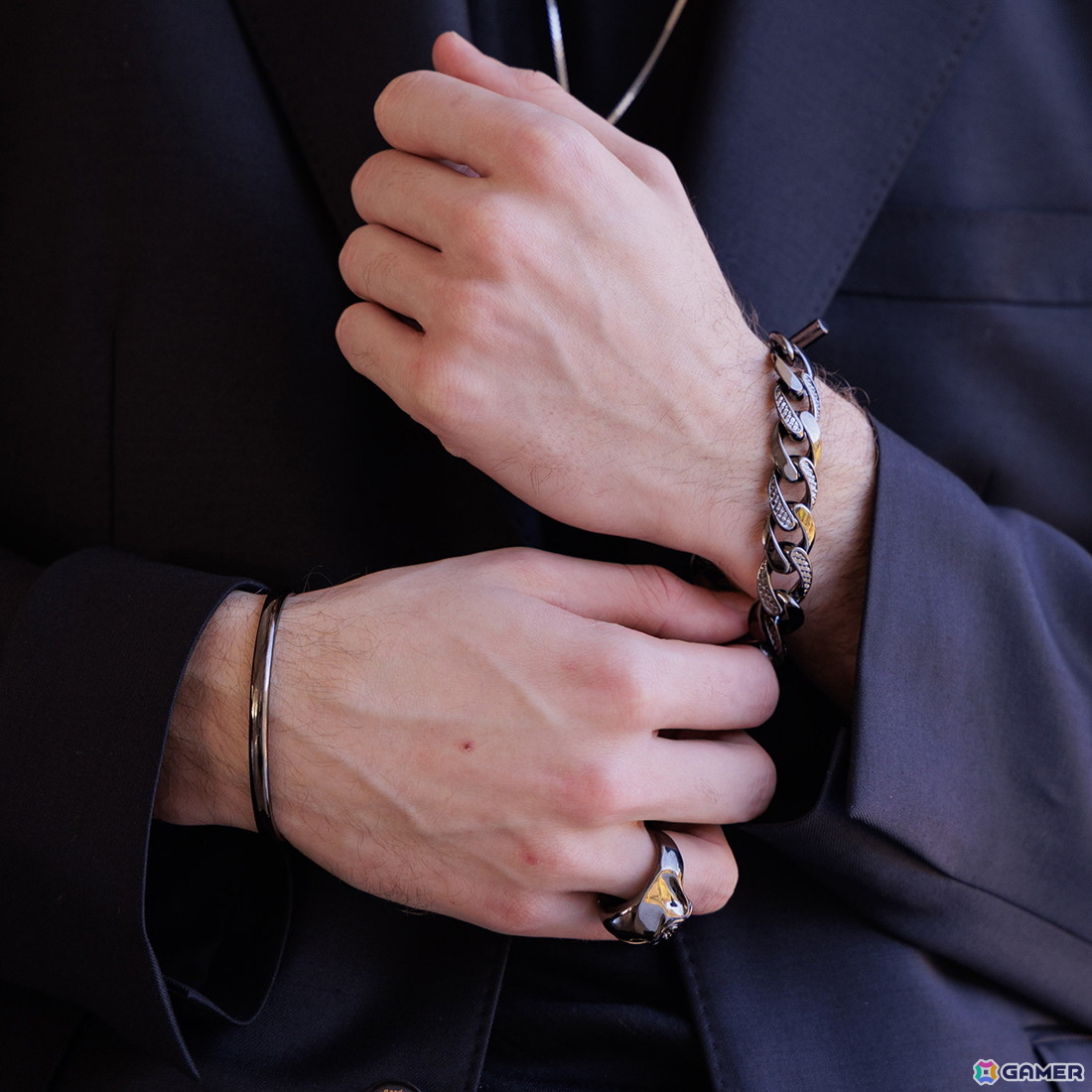 「龍が如く」とジュエリーブランド「OX JEWELRy」のコラボジュエリー3種の予約受付が開始!桐生、春日、真島モチーフのデザインに注目の画像