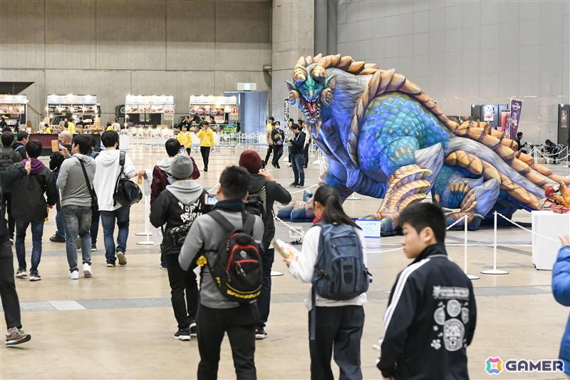 レ・ダウやラギアクルスも住まい探しにはSUUMOを利用？「モンスターハンター」コラボの駅広告が2月2日より展開の画像
