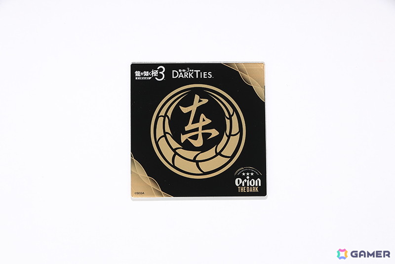 「龍が如く 極3 / 龍が如く3外伝 Dark Ties」とオリオン ザ・ダークのコラボ缶＆グッズが発売決定！ステッカーやTシャツ、クッションブランケットもラインナップの画像