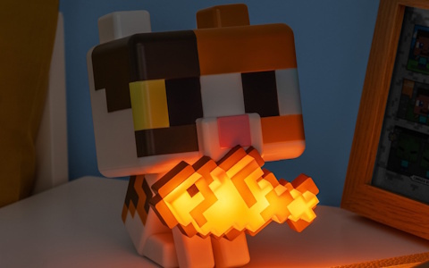 「マインクラフト」に登場するネコ、オオカミ、ハチのフィギュアライトが2026年2月2日より順次発売！