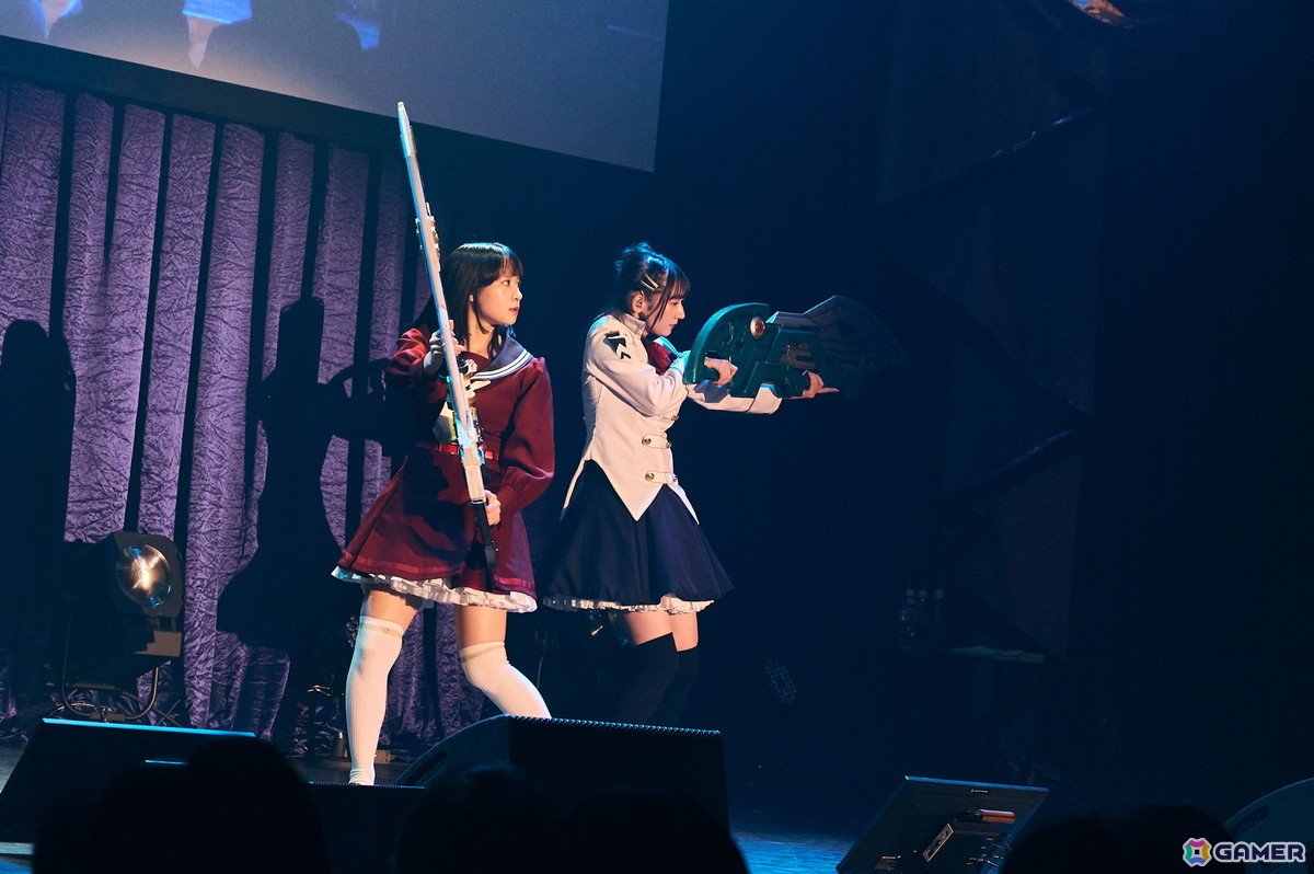 夜公演では藤井さん、前田さんがCHARMのアクションを披露。