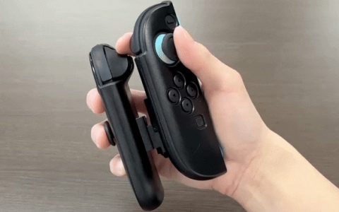 左右のJoy-Con 2を片手で操作できるアタッチメント「片手グリップSW2」が公式ストアで販売開始！Switch用モデルの再販も