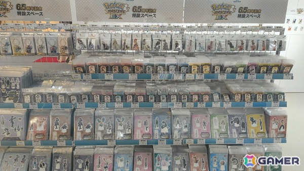 「『ポケモンマスターズ EX』6.5周年記念特設スペース」の事前内覧会をレポート！歴代のトレーナーとポケモンたちのスタンディパネルが圧巻、記念グッズの販売もの画像24