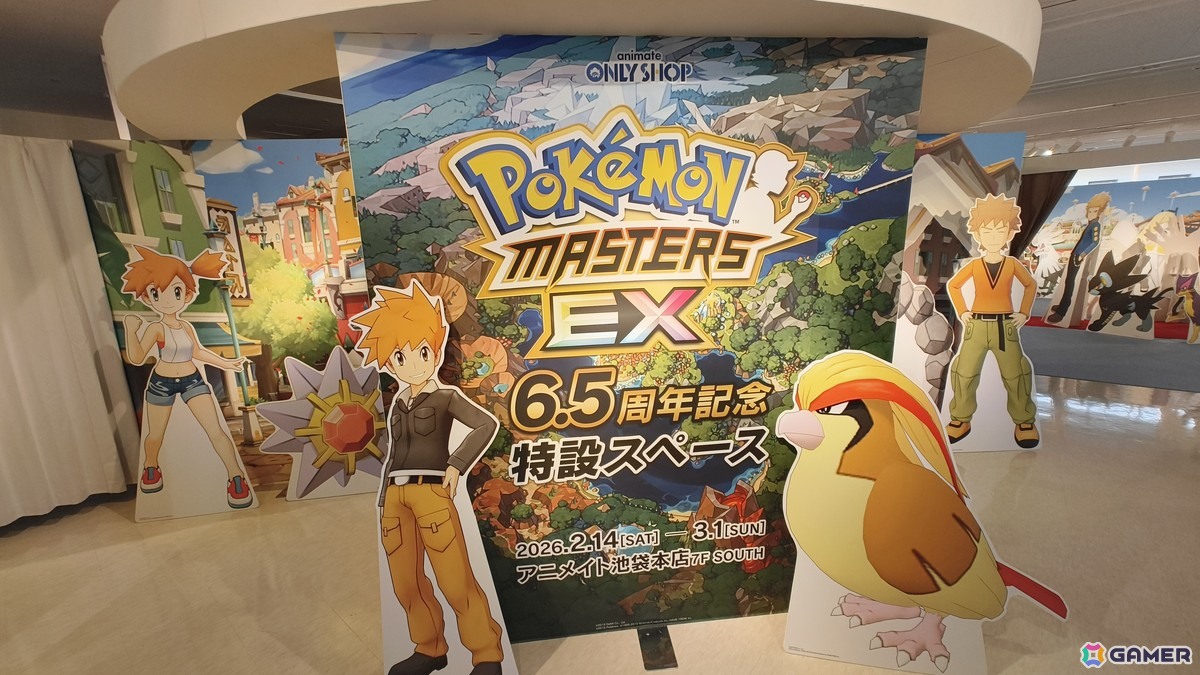 「『ポケモンマスターズ EX』6.5周年記念特設スペース」の事前内覧会をレポート!歴代のトレーナーとポケモンたちのスタンディパネルが圧巻、記念グッズの販売もの画像